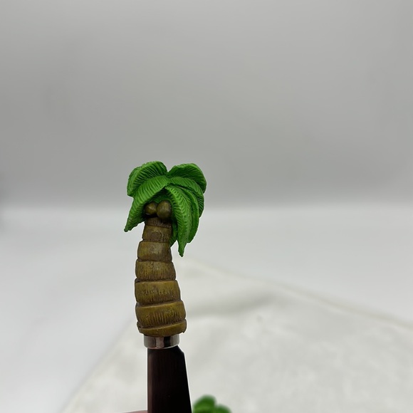 The Boston Warehouse Cheese/Butter Spreader Knives-Set of 4–Resin Painted Handle - Picture 8 of 8